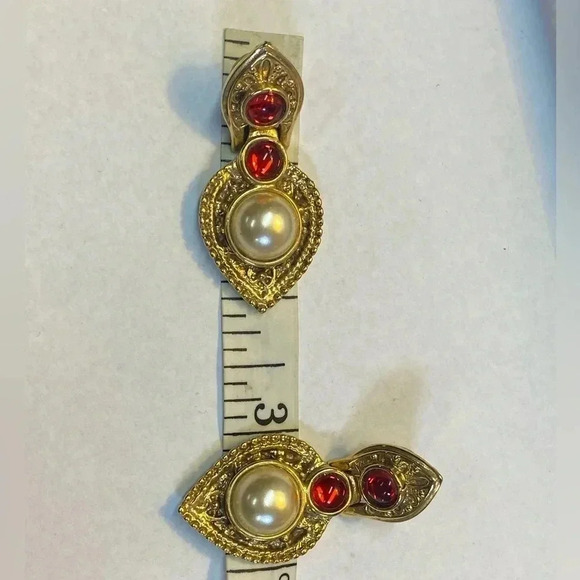 CLASSIC 80's DOOR KNOCKER PIERCED EARRINGS WITH RED AND "PEARL" ACCENTS - Picture 3 of 7
